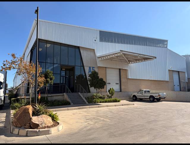 1,765M² WAREHOUSE TO LET IN AIRPORT PARK